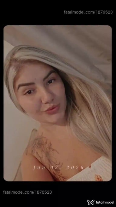 Acompanhante mulher com cabelo castanho de olhos castanhos em Balneário Piçarras - July lins