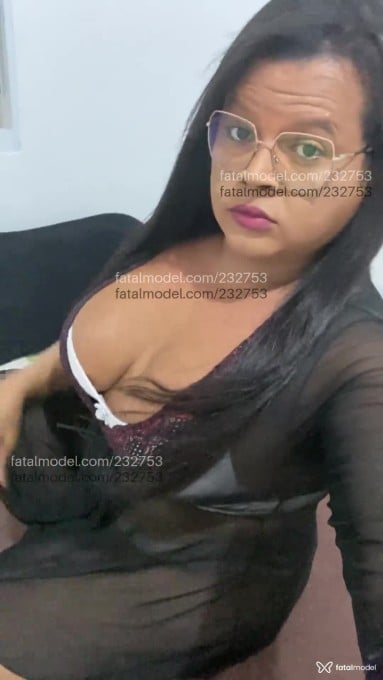 Acompanhante travesti com cabelo colorido de olhos mel em Várzea Grande - Thamela muniz