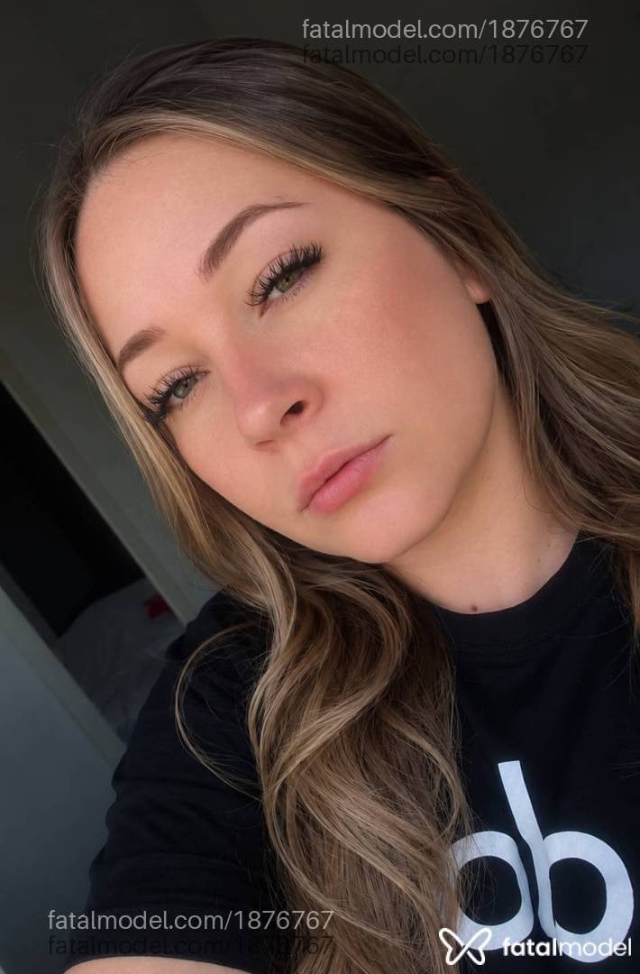 Acompanhante mulher loira (o) de olhos azuis - Bruna