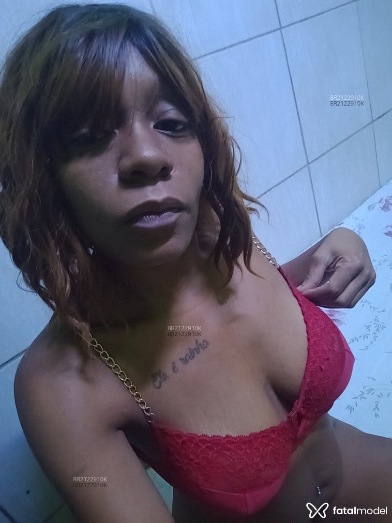 Acompanhante mulher com cabelo colorido de olhos pretos em Belo Horizonte - Mari Gomes