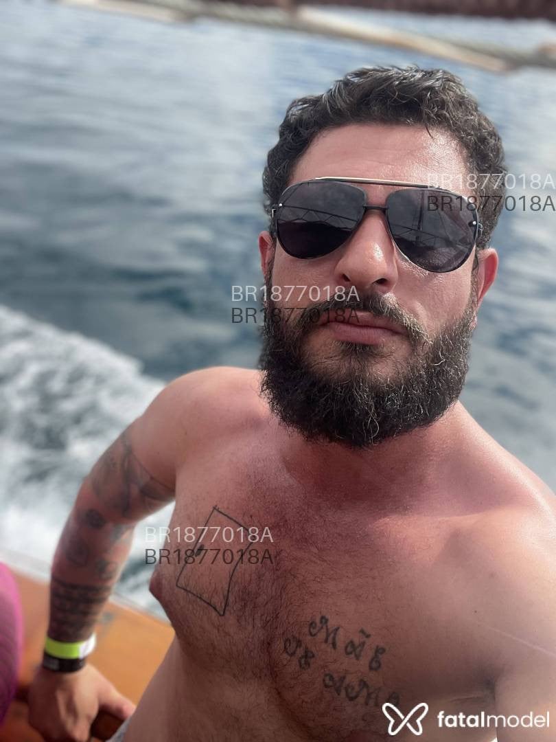 Acompanhante homem com cabelo castanho de olhos castanhos em São Paulo Acompanhante homem com cabelo castanho de olhos castanhos em São Paulo - Dmitry Padilha