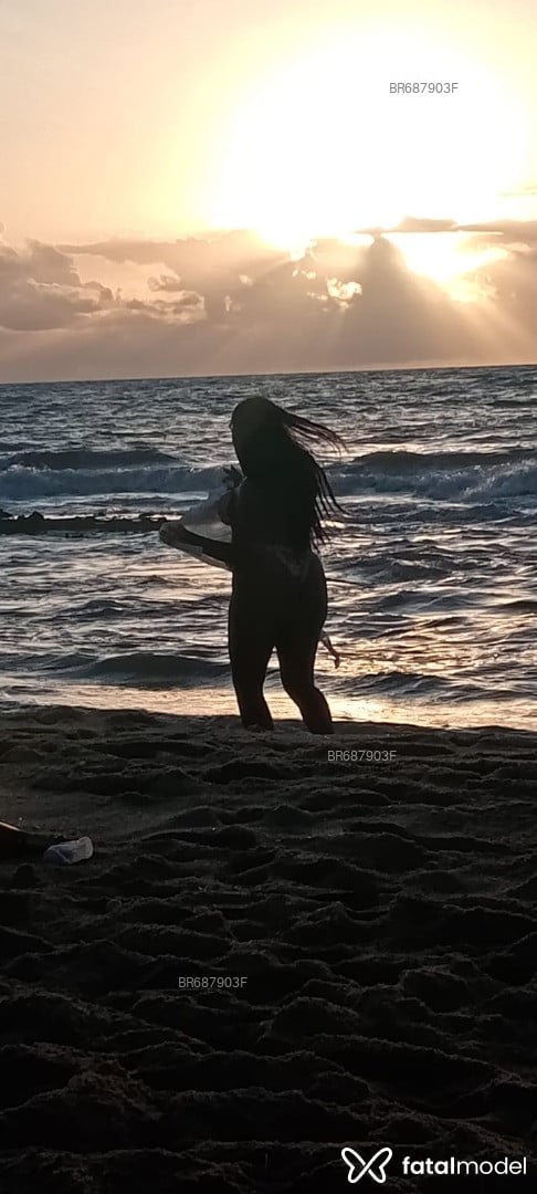 Acompanhante mulher trans com cabelo castanho de olhos castanhos em Camaçari - lavinia carvalho