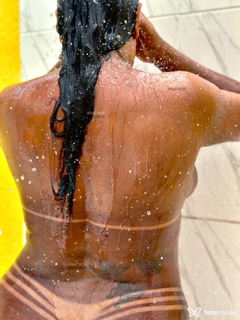 Acompanhante mulher trans com cabelo castanho de olhos castanhos em Camaçari - lavinia carvalho