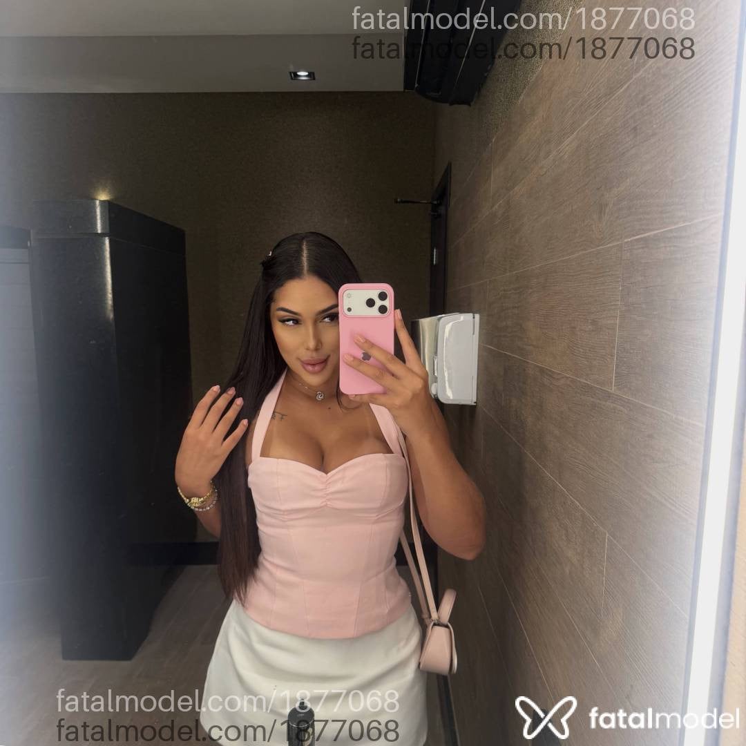Acompanhante mulher morena (o) de olhos pretos - Maitê