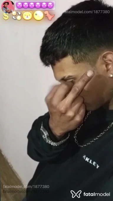 Acompanhante homem com cabelo colorido de olhos castanhos em Navegantes - Victoor Aneberg