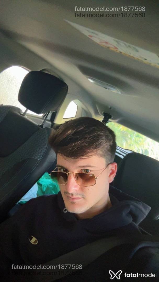 Acompanhante homem com cabelo castanho de olhos mel em Florianópolis Acompanhante homem com cabelo castanho de olhos mel em Florianópolis - Brayan