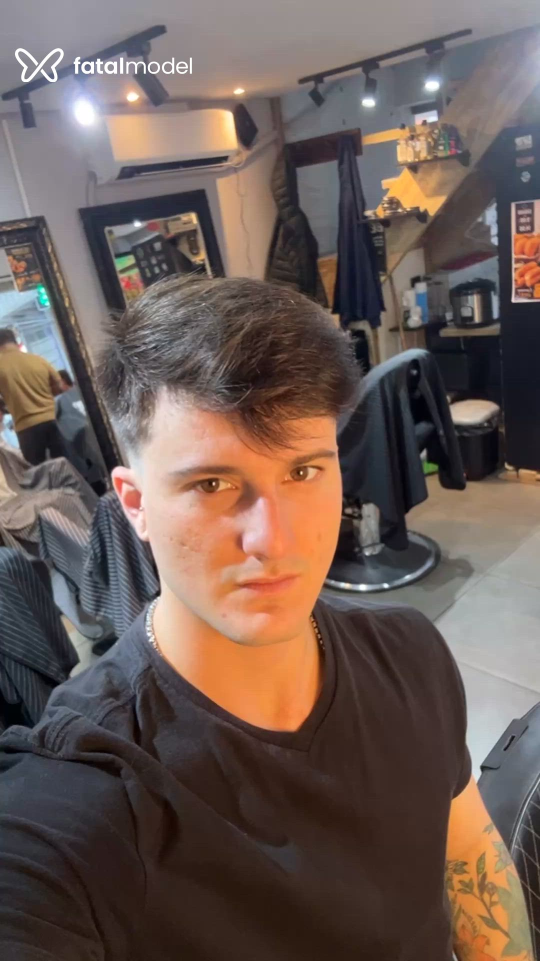 Acompanhante homem com cabelo castanho de olhos mel em Florianópolis Acompanhante homem com cabelo castanho de olhos mel em Florianópolis - Brayan