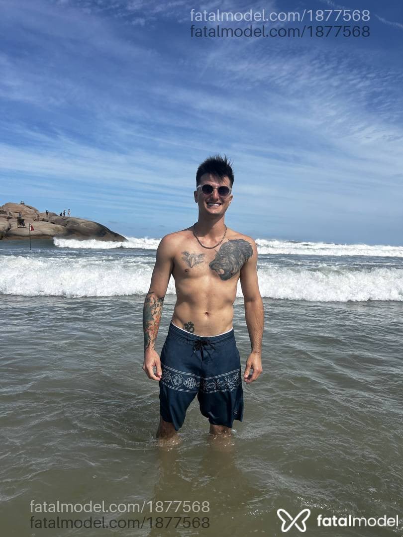 Acompanhante homem com cabelo castanho de olhos mel - Brayan