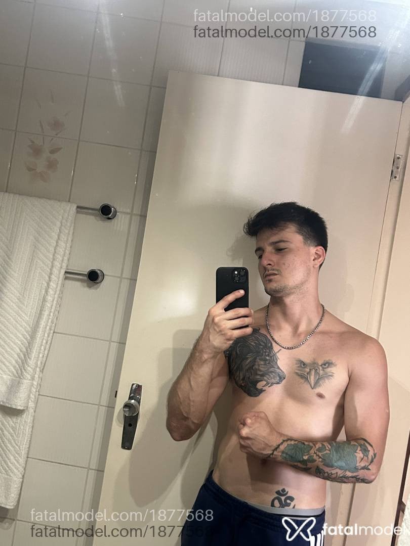Acompanhante homem com cabelo castanho de olhos mel - Brayan