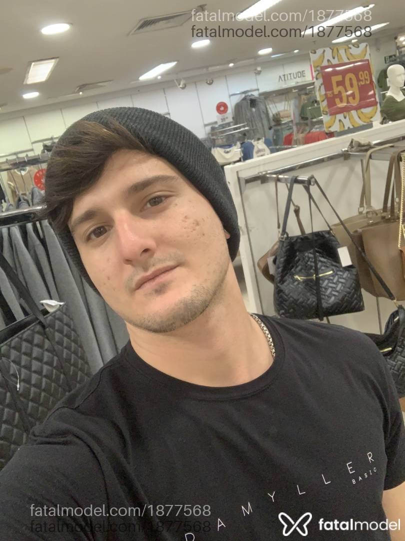 Acompanhante homem com cabelo castanho de olhos mel - Brayan