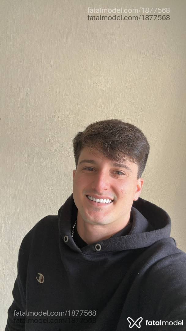 Acompanhante homem com cabelo castanho de olhos mel - Brayan