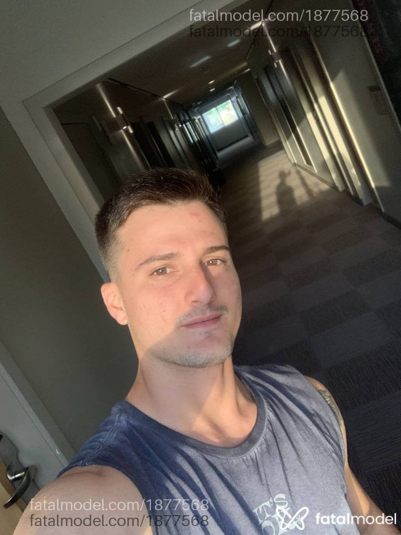 Acompanhante homem com cabelo castanho de olhos mel - Brayan