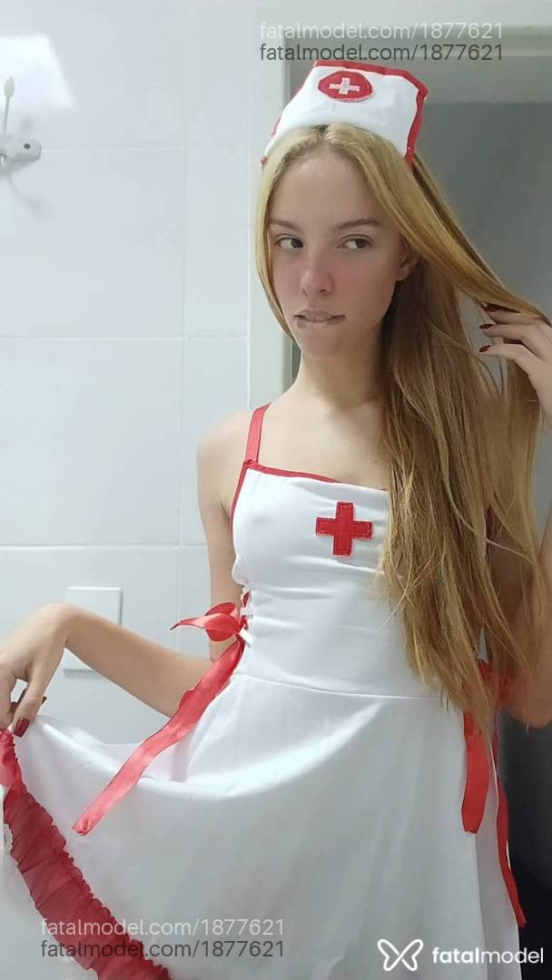 Acompanhante mulher loira (o) de olhos castanhos - Fernanda