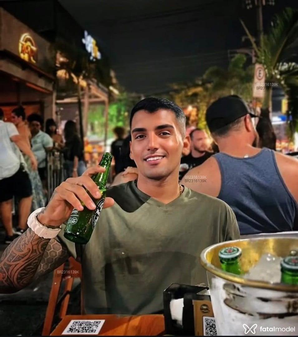 Acompanhante homem morena (o) de olhos castanhos em Vila Velha - Pedro