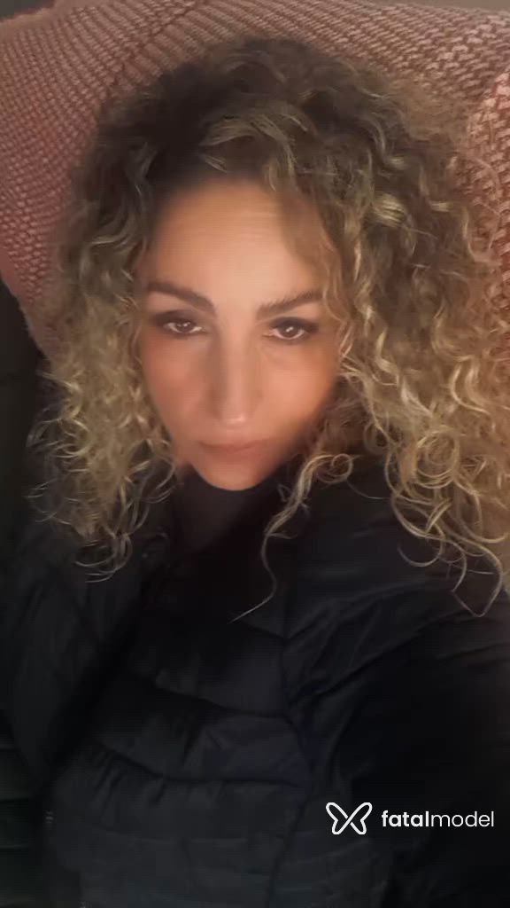 Acompanhante mulher loira (o) de olhos castanhos - Fabi Peralta