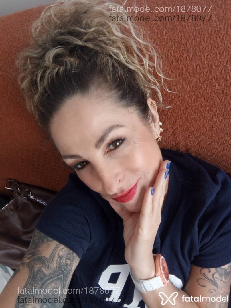 Acompanhante mulher loira (o) de olhos castanhos - Fabi Peralta