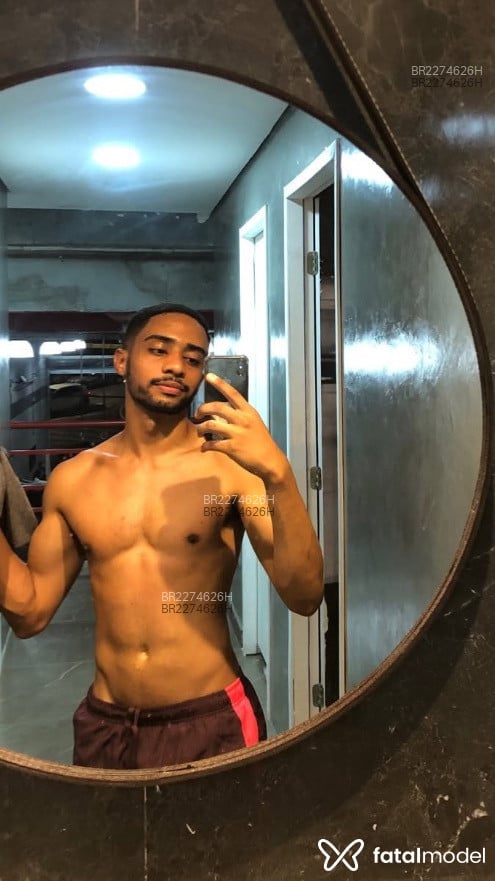 Acompanhante homem morena (o) de olhos pretos em São Paulo Acompanhante homem morena (o) de olhos pretos em São Paulo - Crossfiteiro