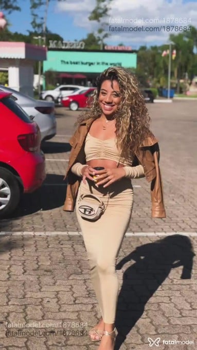 Acompanhante mulher loira (o) de olhos castanhos em Porto Alegre - Isabelle Fagundes