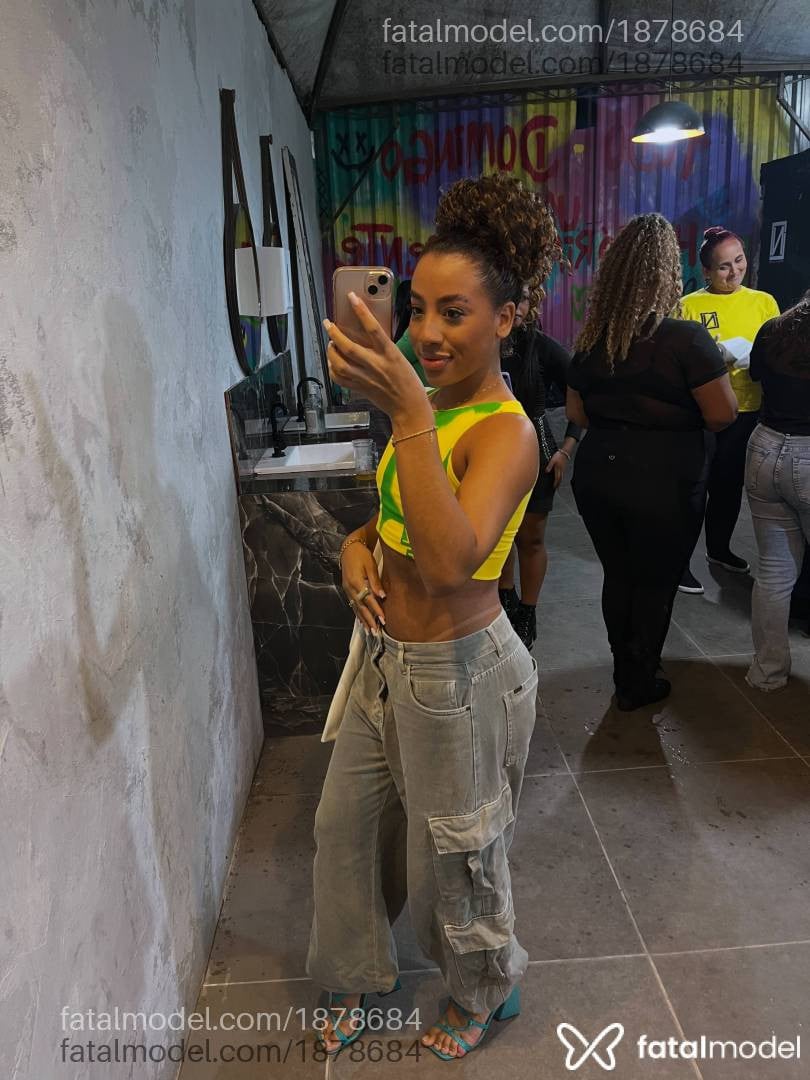 Acompanhante mulher loira (o) de olhos castanhos em Porto Alegre - Isabelle Fagundes