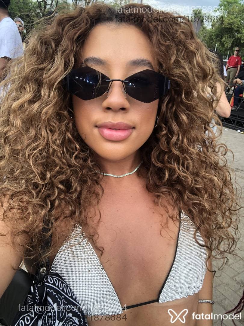 Acompanhante mulher loira (o) de olhos castanhos em Porto Alegre - Isabelle Fagundes