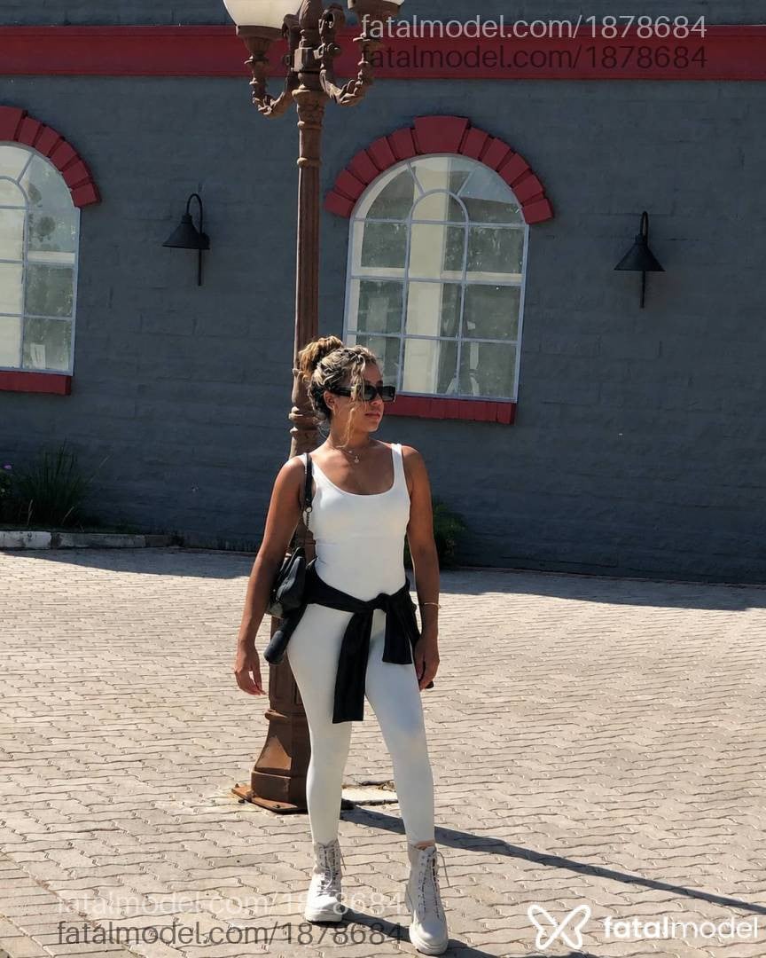 Acompanhante mulher loira (o) de olhos castanhos - Isabelle Fagundes