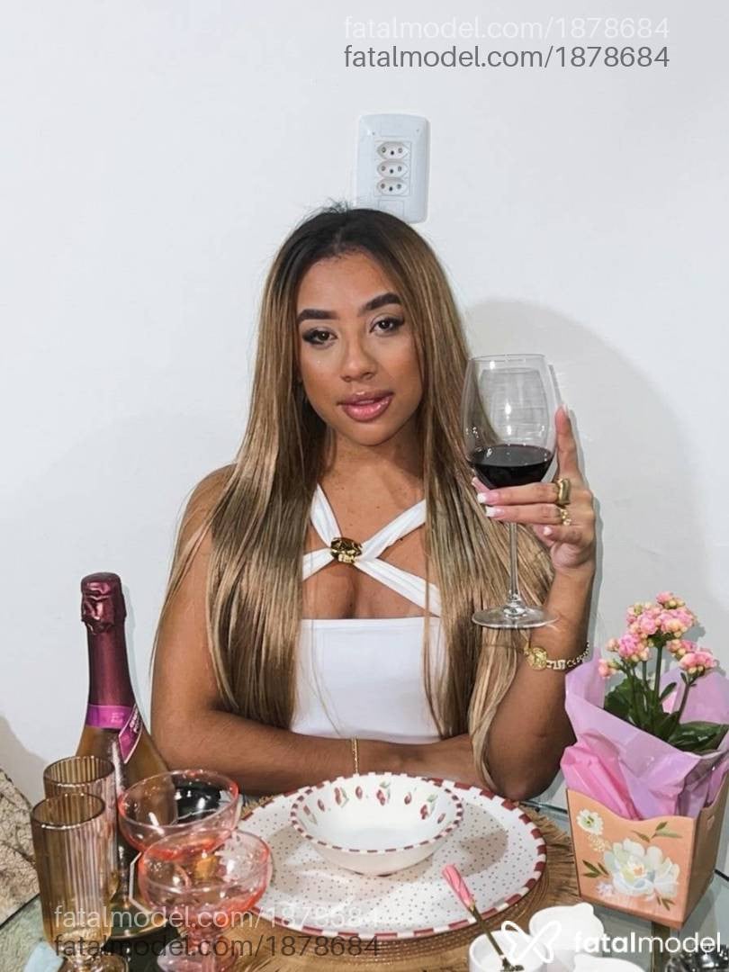 Acompanhante mulher loira (o) de olhos castanhos em Porto Alegre - Isabelle Fagundes