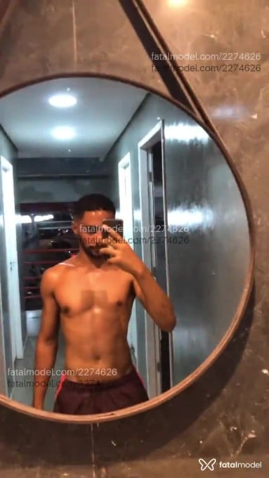 Acompanhante homem morena (o) de olhos pretos em São Paulo Acompanhante homem morena (o) de olhos pretos em São Paulo - Crossfiteiro