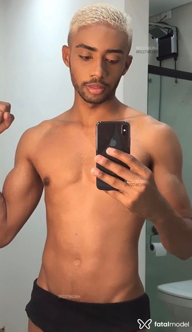 Acompanhante homem morena (o) de olhos pretos em São Paulo Acompanhante homem morena (o) de olhos pretos em São Paulo - Crossfiteiro