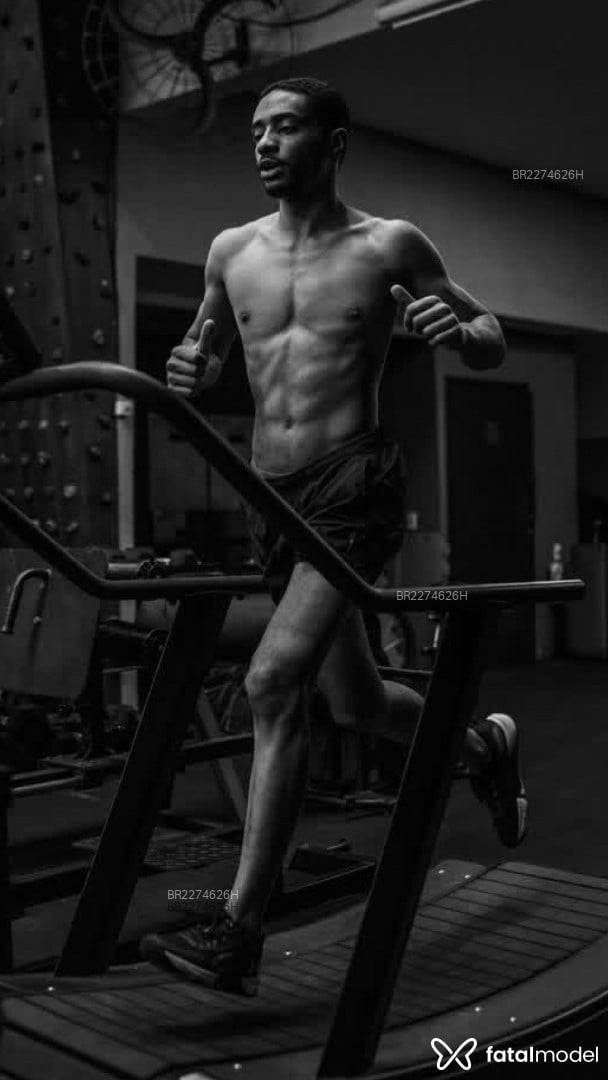 Acompanhante homem morena (o) de olhos pretos em São Paulo Acompanhante homem morena (o) de olhos pretos em São Paulo - Crossfiteiro