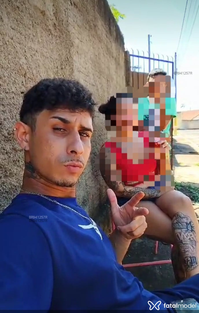 Acompanhante homem com cabelo castanho de olhos castanhos em Ribeirão Preto Acompanhante homem com cabelo castanho de olhos castanhos em Ribeirão Preto - Alefe