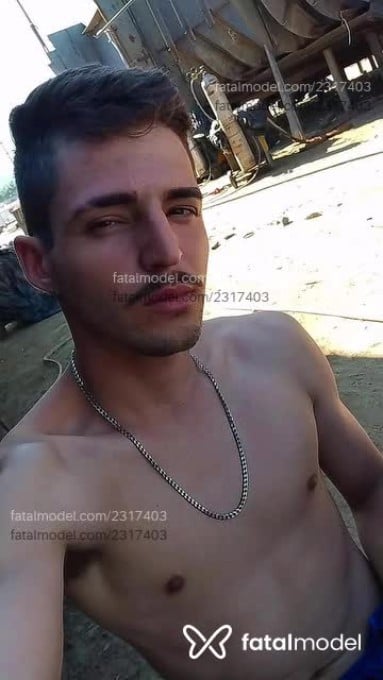 Acompanhante homem com cabelo castanho de olhos castanhos - Vinicius