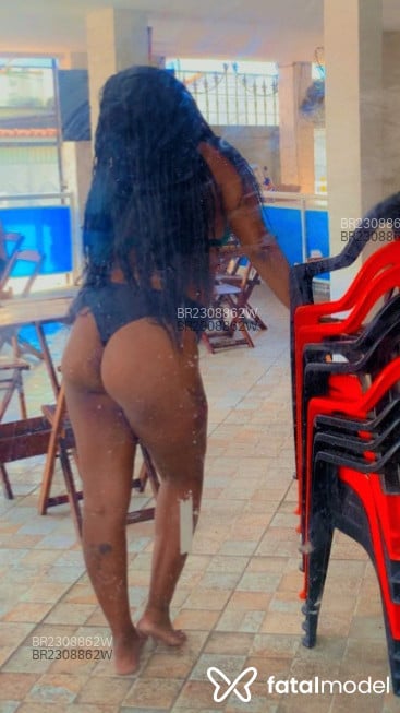 Acompanhante mulher com cabelo castanho de olhos castanhos - Lorrane