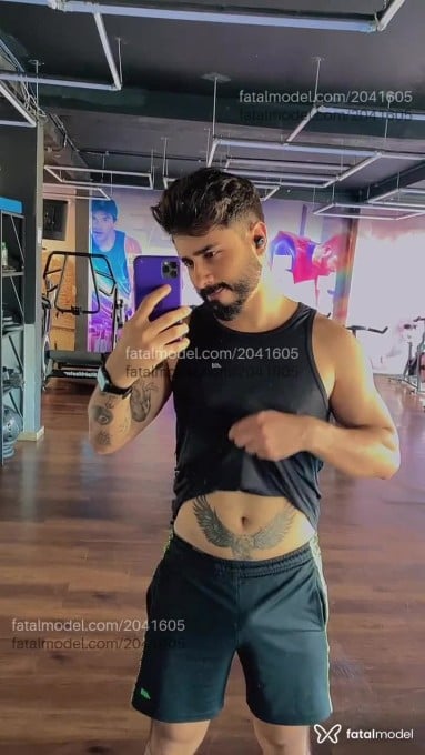Acompanhante homem morena (o) de olhos pretos em Virtual Acompanhante homem morena (o) de olhos pretos em Virtual - Mayck
