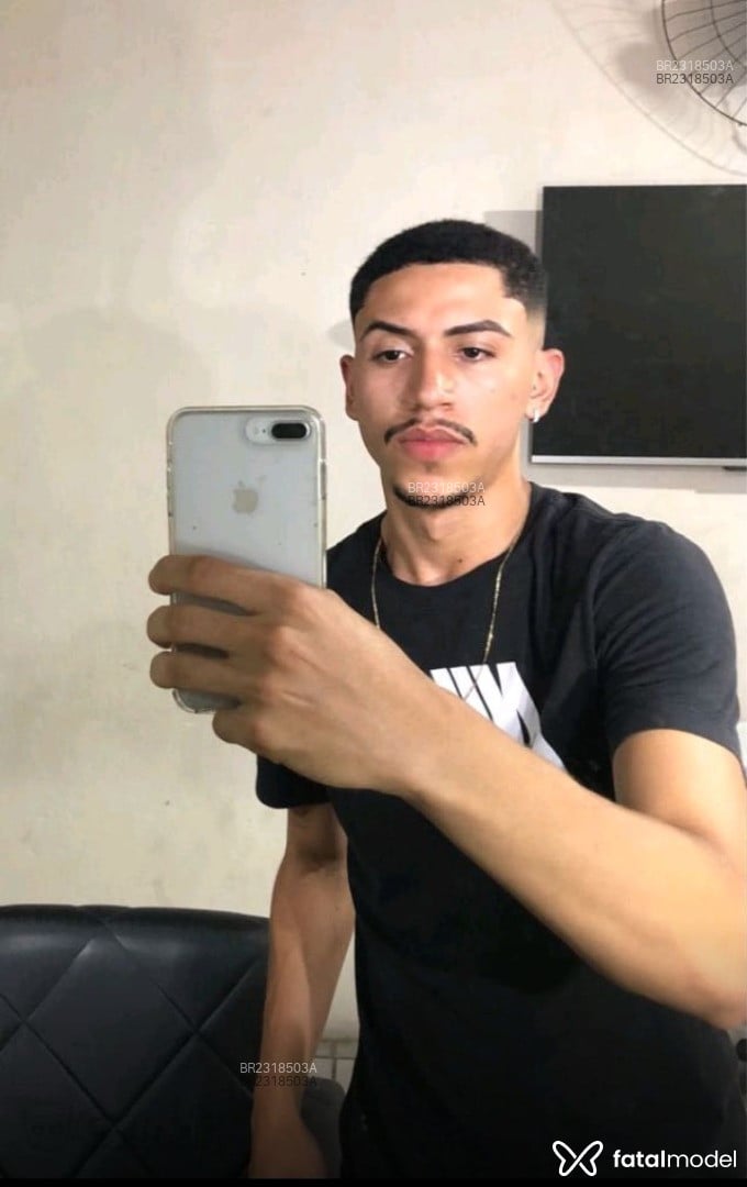 Acompanhante homem morena (o) de olhos pretos - Dotsafado