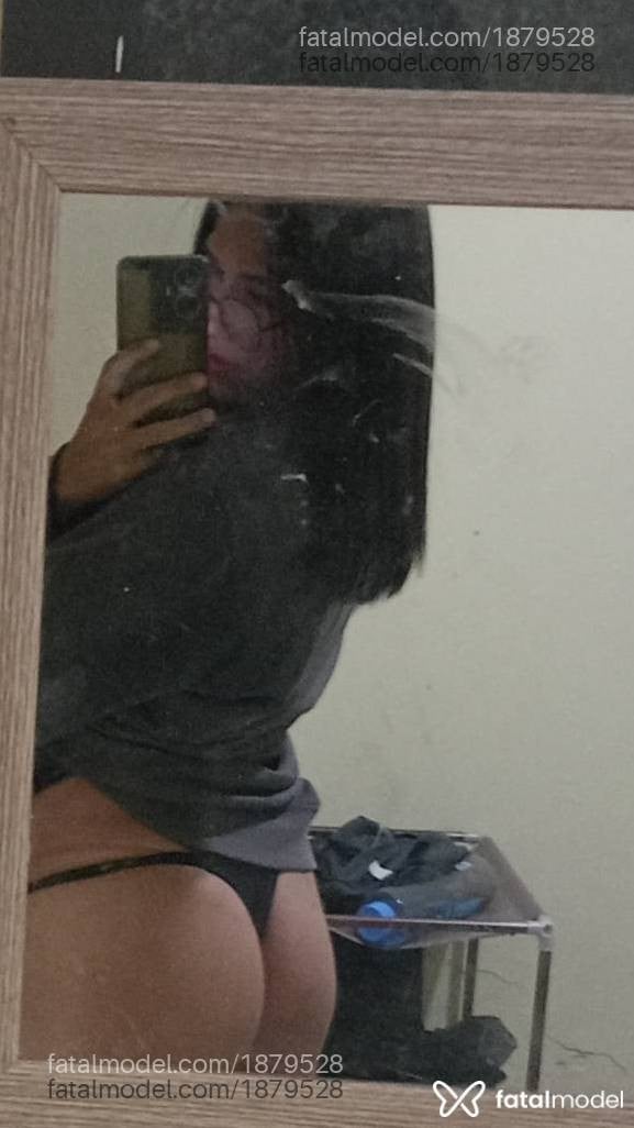 Acompanhante mulher trans com cabelo castanho de olhos castanhos em Juazeiro - Lívia Rodrigues