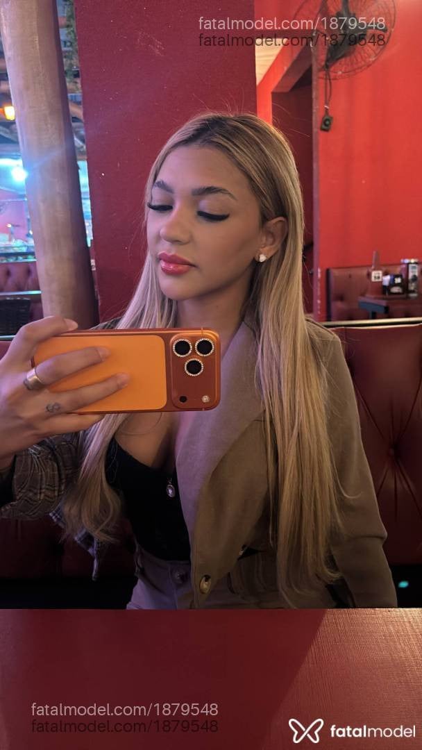 Acompanhante mulher com cabelo castanho de olhos castanhos - Luana Acompanhante mulher com cabelo castanho de olhos castanhos - Luana