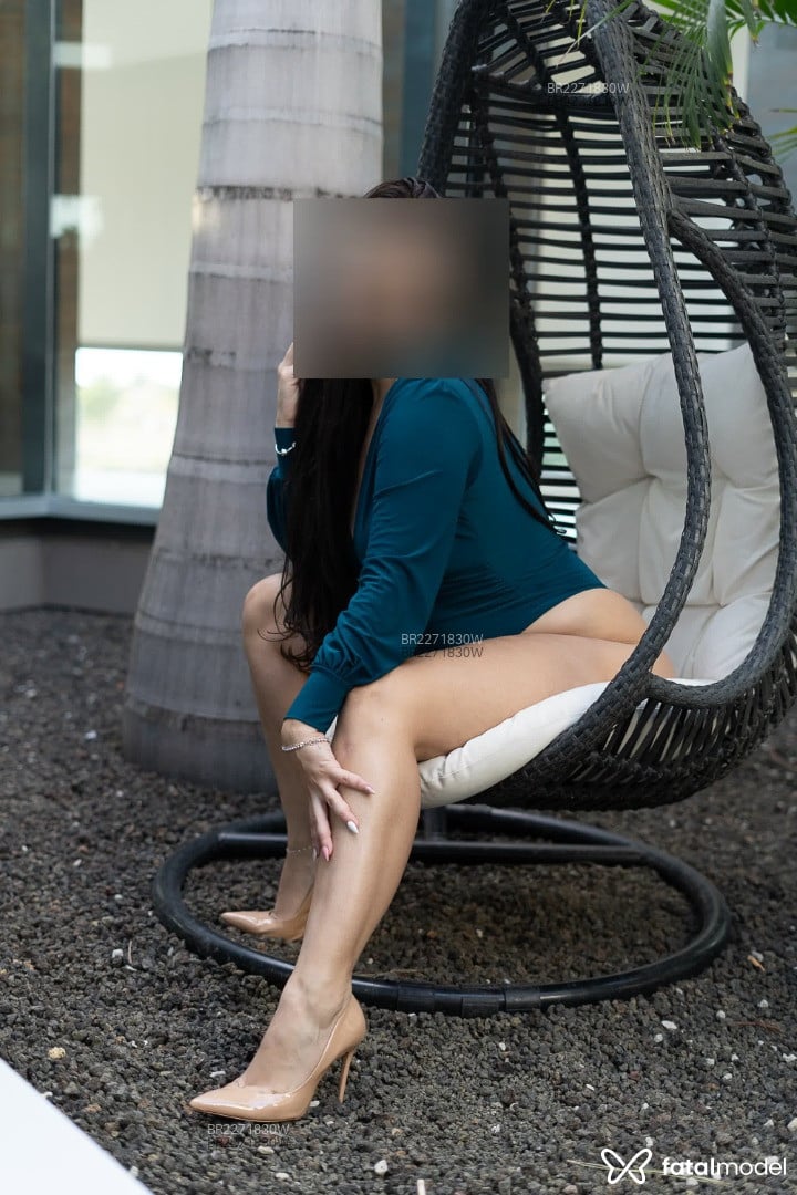 Acompanhante mulher com cabelo castanho de olhos castanhos em Virtual - Sophie