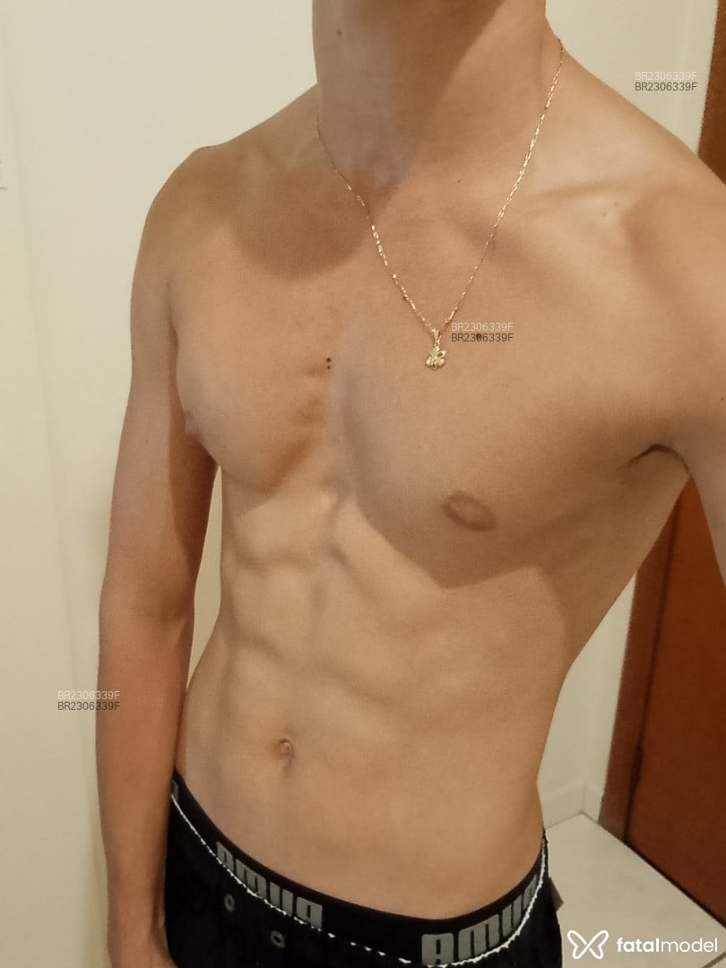Acompanhante homem com cabelo castanho de olhos castanhos em Virtual Acompanhante homem com cabelo castanho de olhos castanhos em Virtual - João Vítor