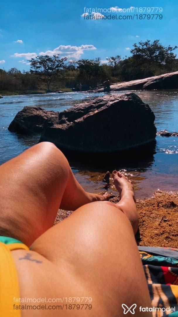 Acompanhante mulher loira (o) de olhos castanhos - Jhady Freitas