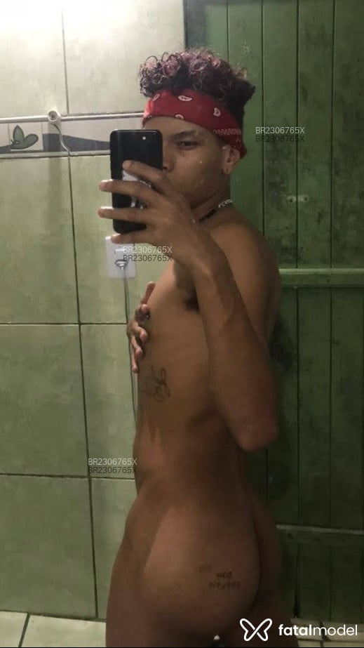 Acompanhante homem com cabelo castanho de olhos castanhos em São Paulo Acompanhante homem com cabelo castanho de olhos castanhos em São Paulo - Lugus