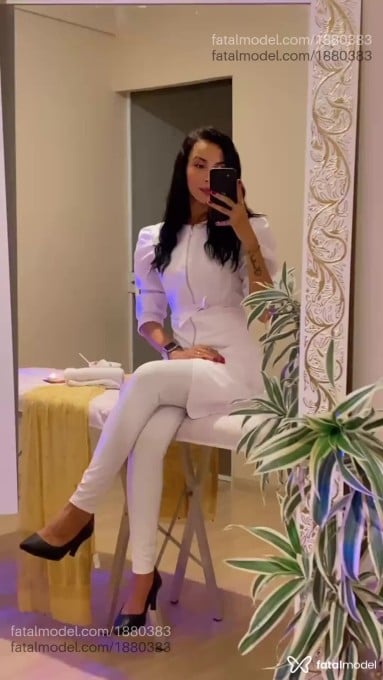 Acompanhante mulher morena (o) de olhos pretos - Joyce Acompanhante mulher morena (o) de olhos pretos - Joyce