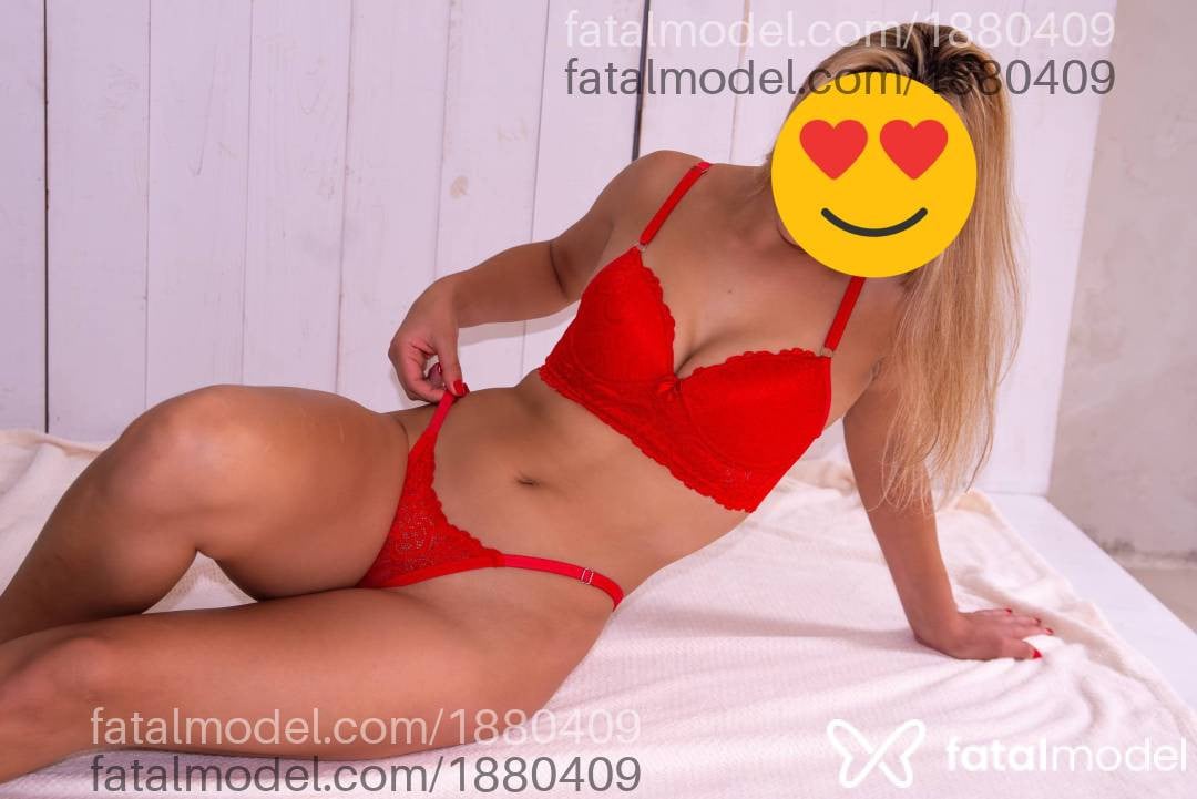 Acompanhante mulher com cabelo castanho de olhos azuis - Debi Sebastian Acompanhante mulher com cabelo castanho de olhos azuis - Debi Sebastian