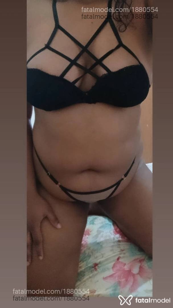 Acompanhante mulher morena (o) de olhos pretos - Maya Bahia