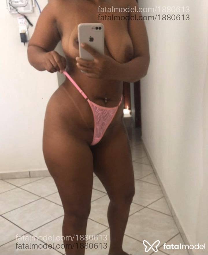 Acompanhante mulher com cabelo castanho de olhos pretos - Yara Meneze