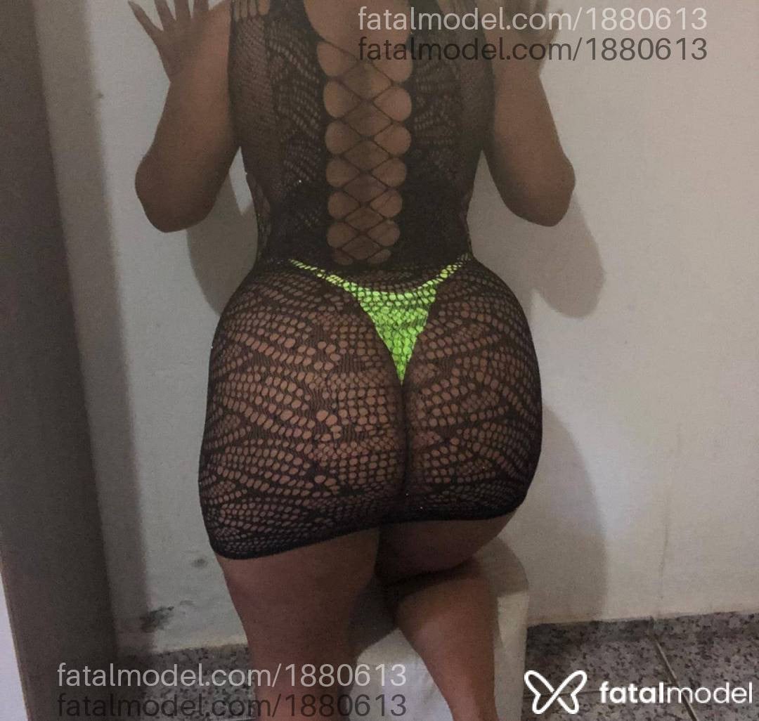 Acompanhante mulher com cabelo castanho de olhos pretos - Yara Meneze