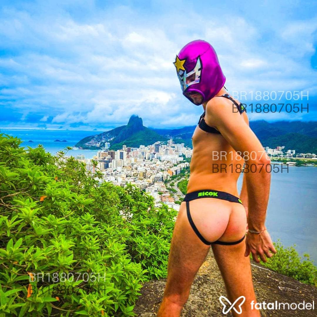 Acompanhante homem com cabelo castanho de olhos castanhos em Rio de Janeiro Acompanhante homem com cabelo castanho de olhos castanhos em Rio de Janeiro - Lucas