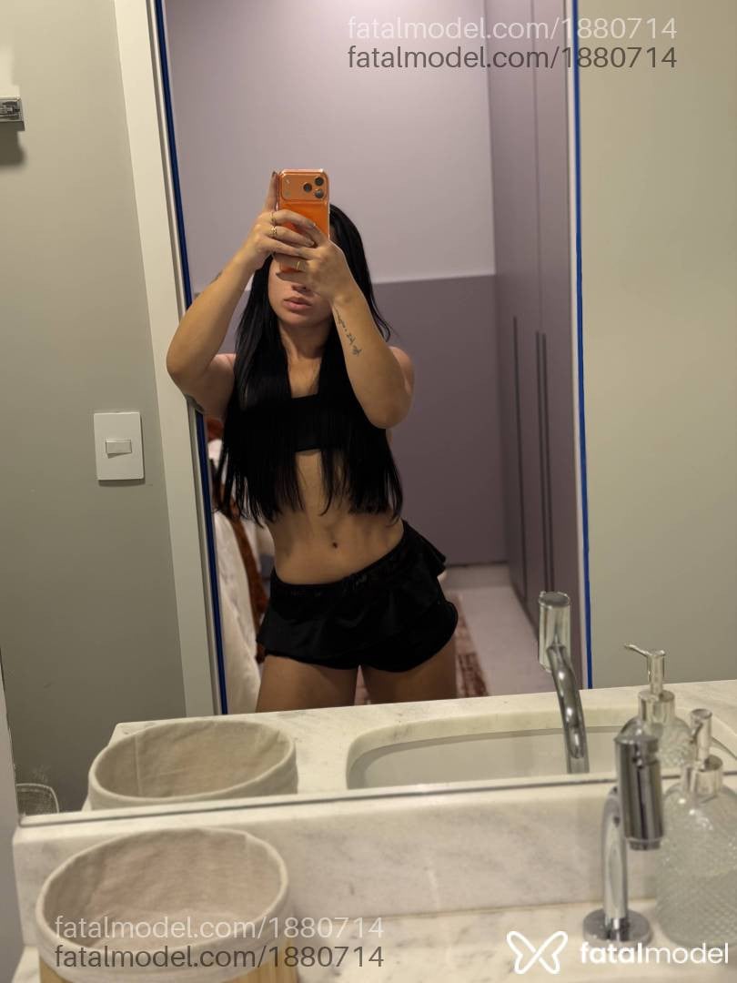 Acompanhante mulher com cabelo castanho de olhos castanhos - Julia