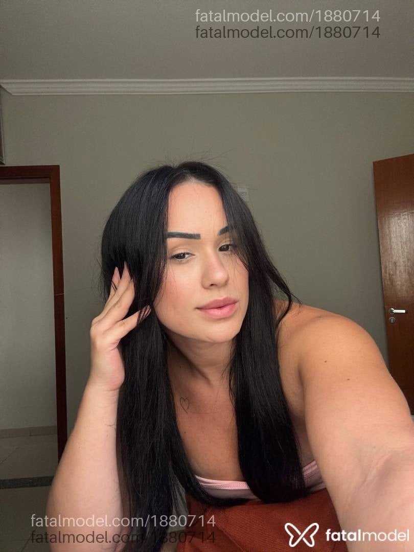 Acompanhante mulher com cabelo castanho de olhos castanhos em Goiânia - Julia