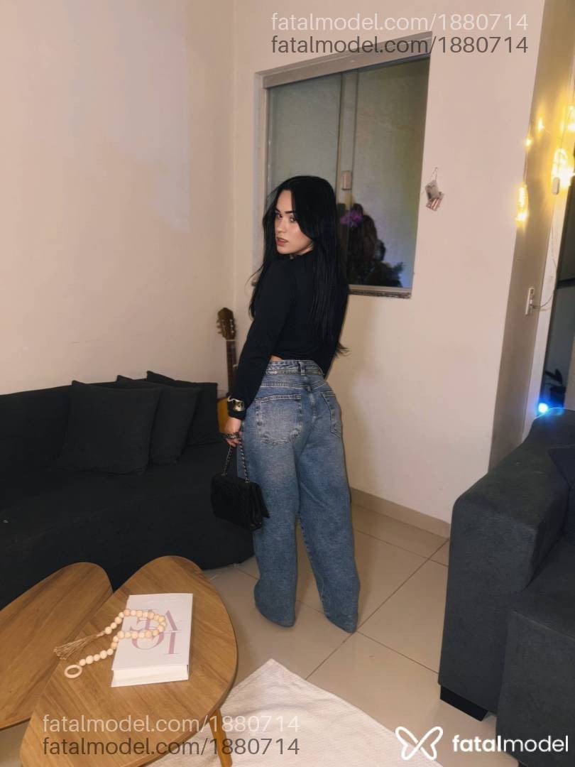 Acompanhante mulher com cabelo castanho de olhos castanhos - Julia Acompanhante mulher com cabelo castanho de olhos castanhos - Julia