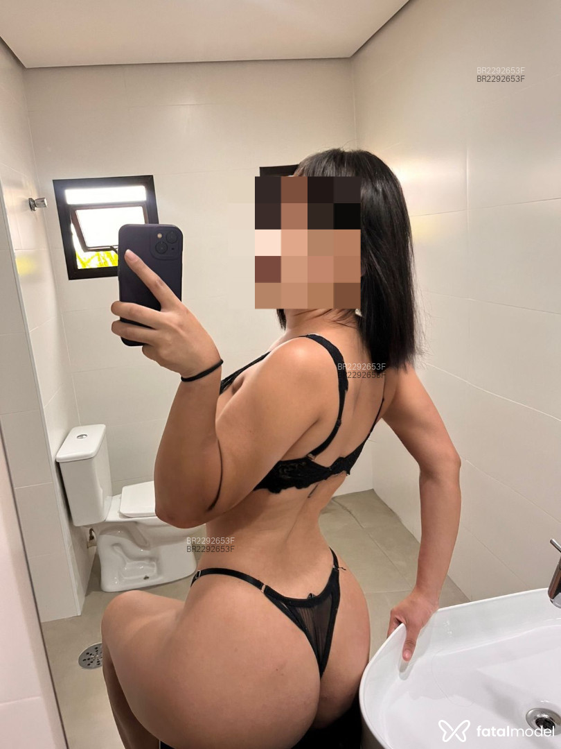 Acompanhante mulher com cabelo castanho de olhos castanhos em São Paulo - Nina Amorim